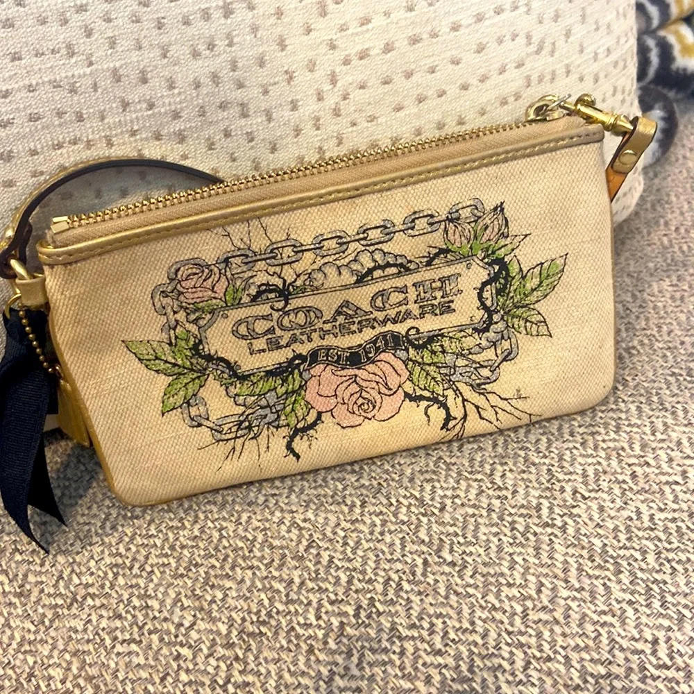 Coach Wristlet - Picture 1 of 6